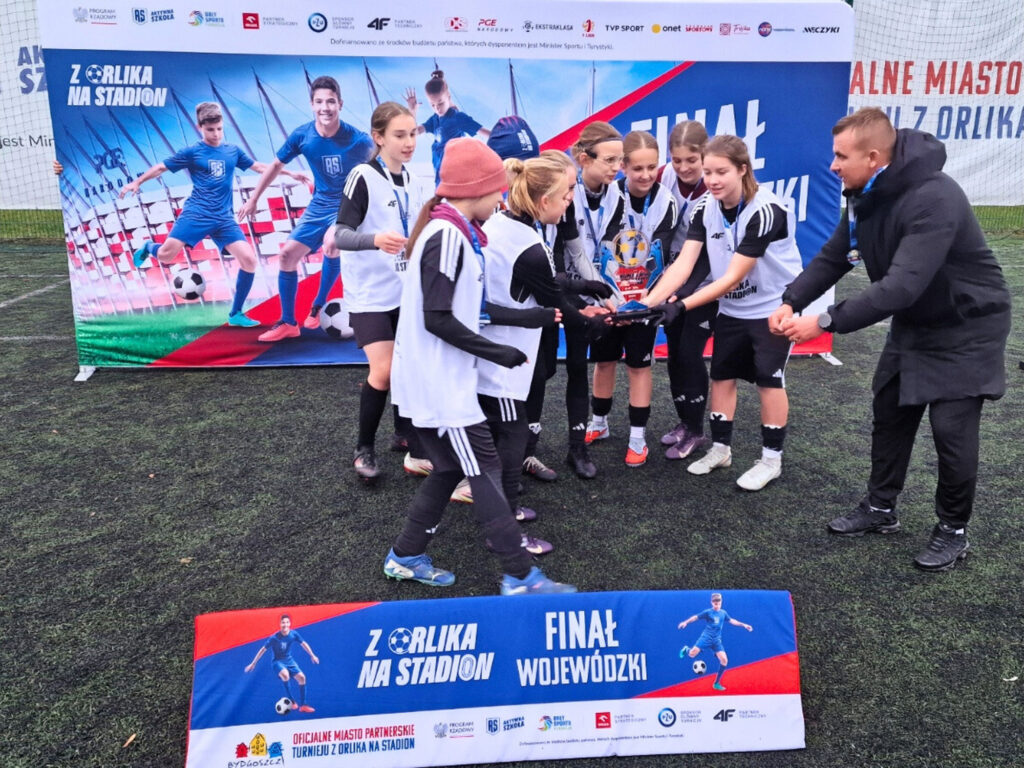 Z Orlika na Stadion – zakończono finały wojewódzkie i makroregionalne. Najlepsi zagrają na PGE Narodowym! Z Orlika na Stadion – zakończono finały wojewódzkie i makroregionalne. Najlepsi zagrają na PGE Narodowym!